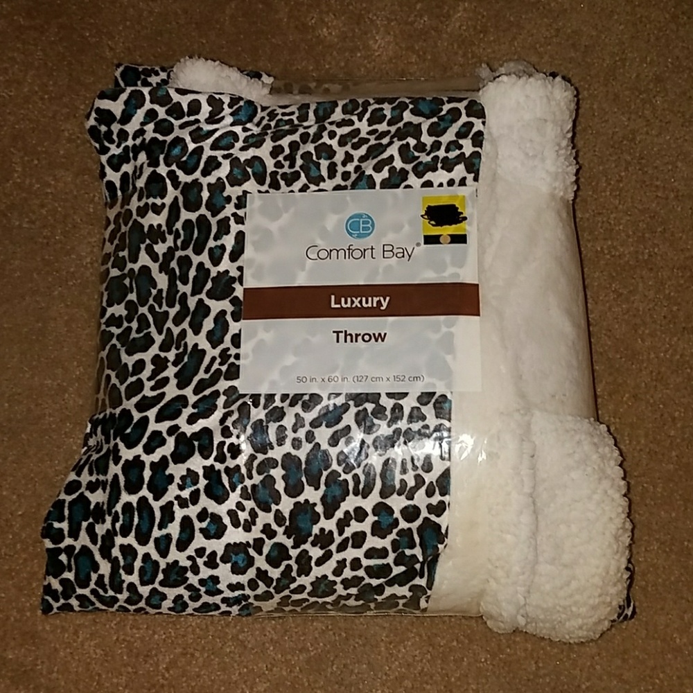 Comfort Bay Luxury Throw Blanket